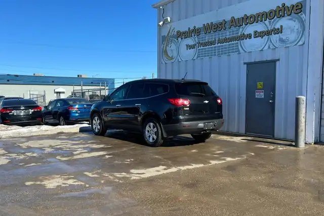 2011 Chevrolet Traverse LT AWD - 7 Passenger - Photo 7
