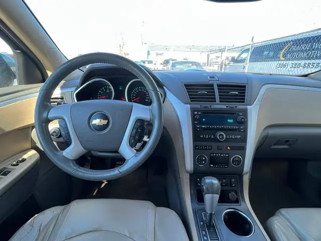 2011 Chevrolet Traverse LT AWD - 7 Passenger - Photo 10