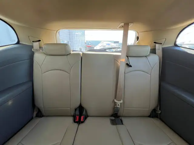 2011 Chevrolet Traverse LT AWD - 7 Passenger - Photo 15