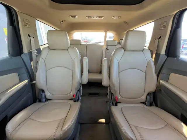 2011 Chevrolet Traverse LT AWD - 7 Passenger - Photo 16
