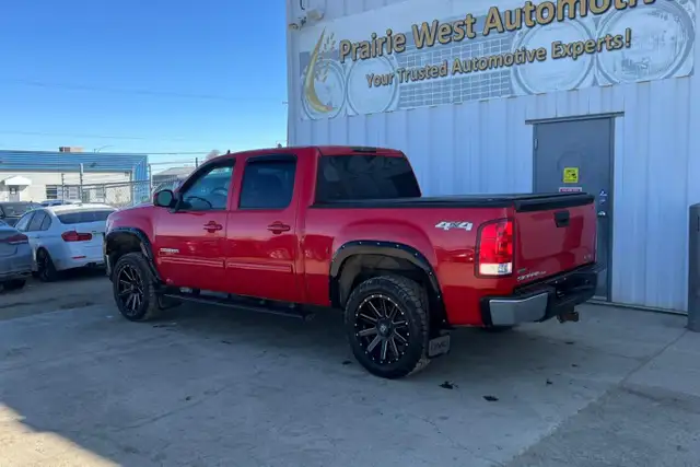 2011 GMC Sierra 1500 SLT Crew Cab 5.3L V8 - Photo 7