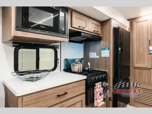 2026 Coachmen RV Freedom Express Ultra Lite 324RLDS - Photo 9