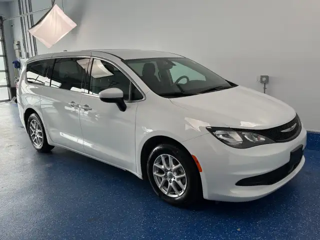 2022 Chrysler Grand Caravan - Photo 3