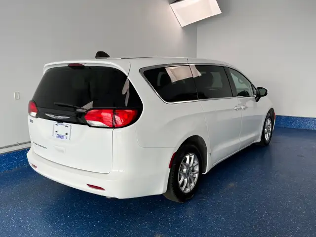 2022 Chrysler Grand Caravan - Photo 5