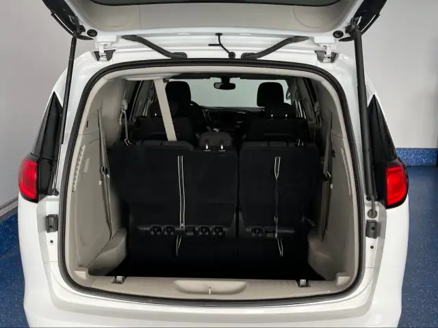 2022 Chrysler Grand Caravan - Photo 9