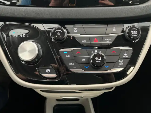 2022 Chrysler Grand Caravan - Photo 17