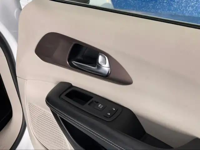 2022 Chrysler Grand Caravan - Photo 18