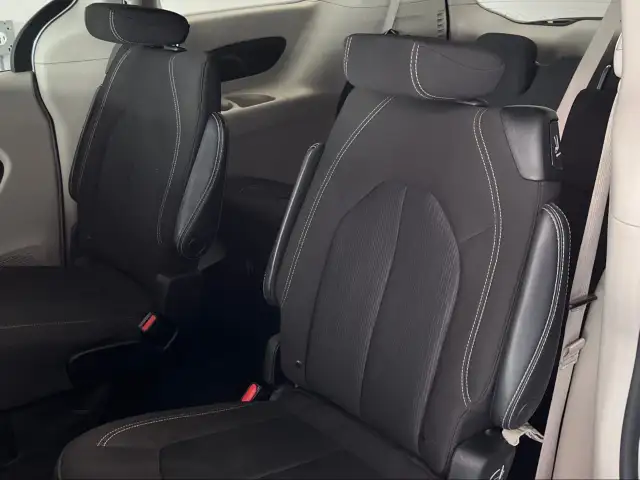 2022 Chrysler Grand Caravan - Photo 24