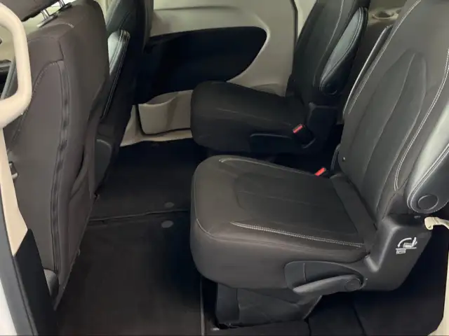2022 Chrysler Grand Caravan - Photo 25
