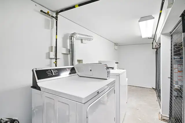 LIVE IN THE HEART OF OTTAWA – STYLISH TOP-FLOOR STUDIO - Photo 2