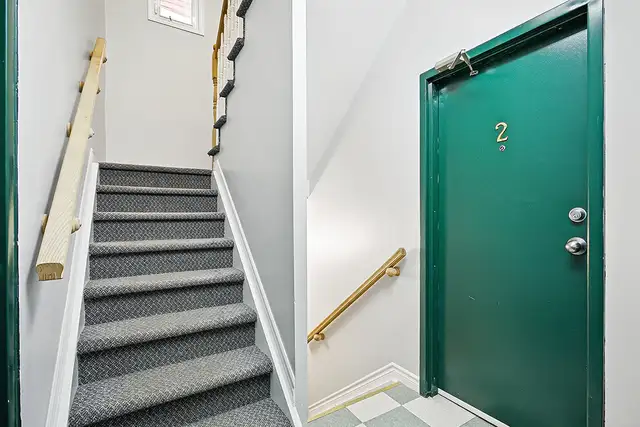 LIVE IN THE HEART OF OTTAWA – STYLISH TOP-FLOOR STUDIO - Photo 3