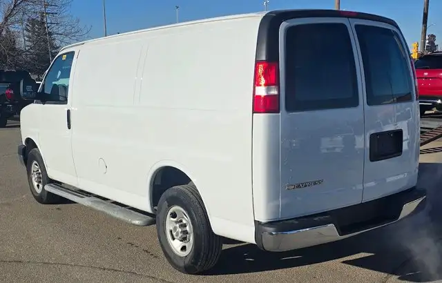 2024 Chevrolet Express Cargo Van - Photo 3