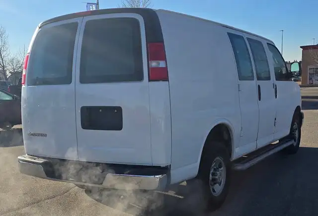 2024 Chevrolet Express Cargo Van - Photo 5