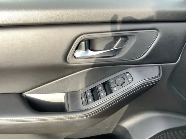 2024 Nissan Rogue SV Moonroof - Photo 11