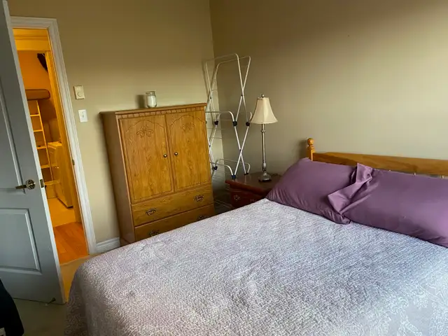 TO RENT: DOWNTOWN ROOM WITH A VIEW - Photo 2