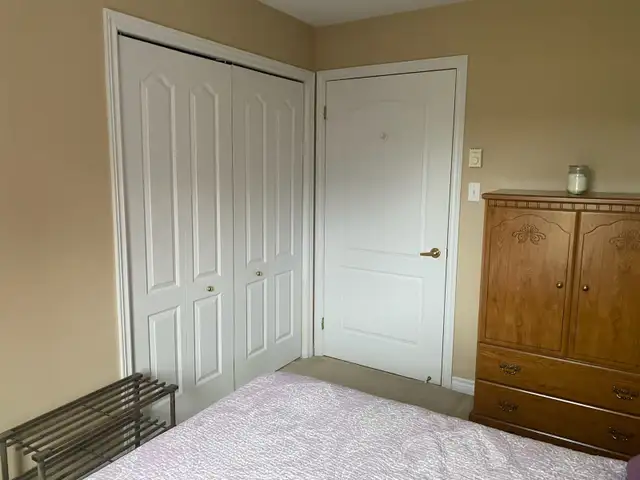 TO RENT: DOWNTOWN ROOM WITH A VIEW - Photo 3