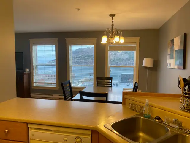 TO RENT: DOWNTOWN ROOM WITH A VIEW - Photo 8