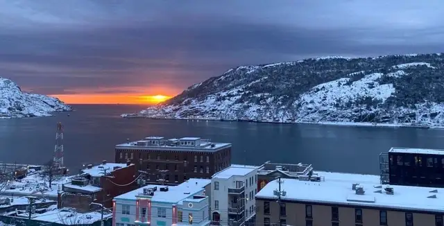 TO RENT: DOWNTOWN ROOM WITH A VIEW - Photo 14