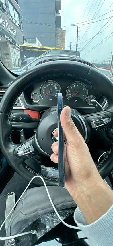 iPhone 15 Pro Max 256gb minor scuffs Airpods Pkg/Delivery - Photo 4