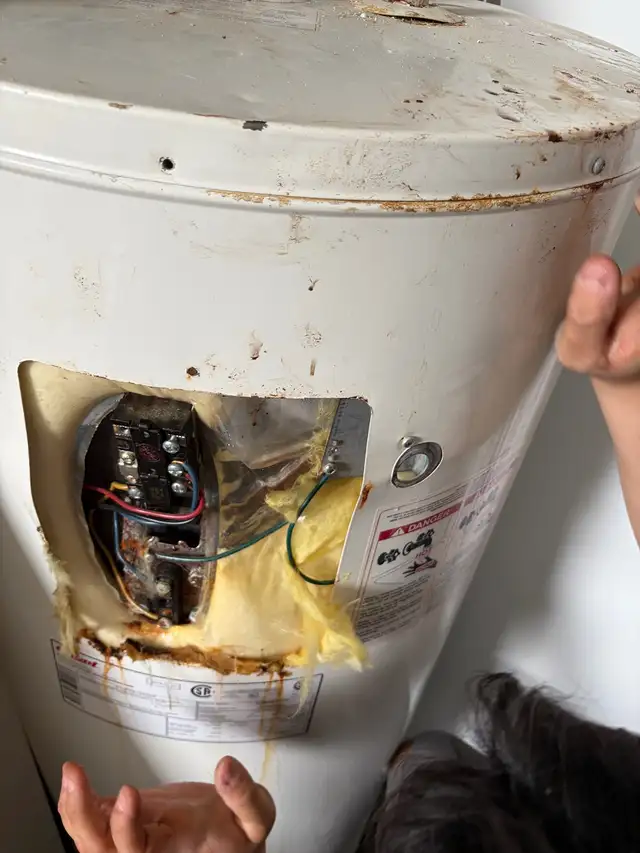 C H A U F F E  E A U  MONTREAL  I N S T A L L A T I O N - Photo 3