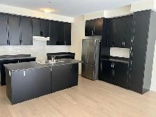 4 Bedroom Townhouse for Rent in Brampton - Photo 2