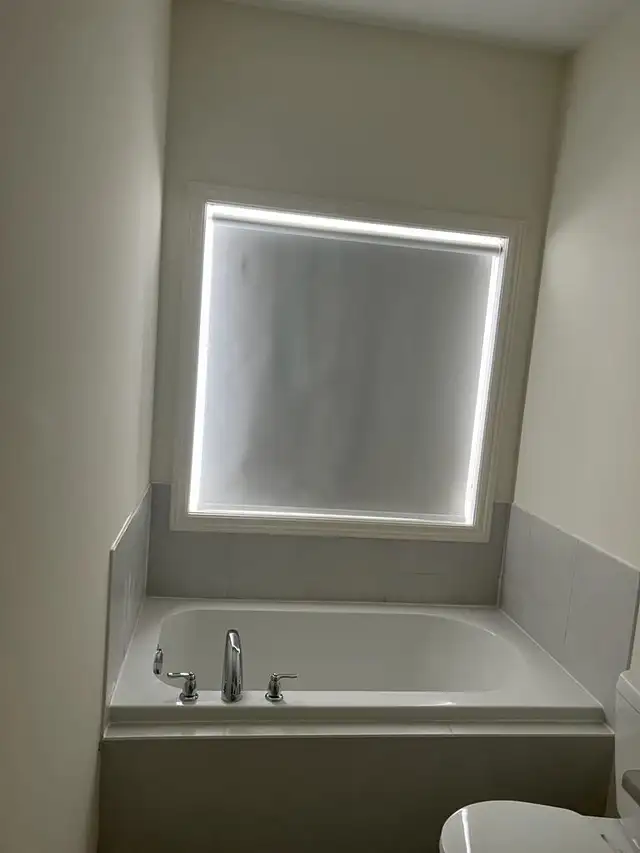 4 Bedroom Townhouse for Rent in Brampton - Photo 8