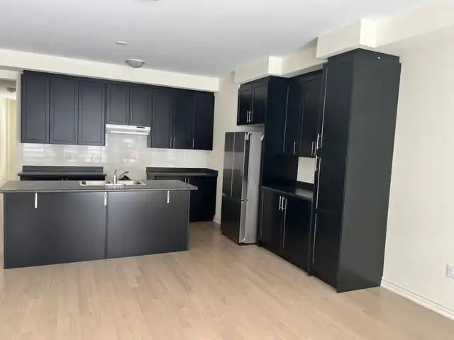 4 Bedroom Townhouse for Rent in Brampton - Photo 11
