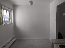 Beau grand 3 ½ /MAI/ en face du Métro Laurier - Photo 3