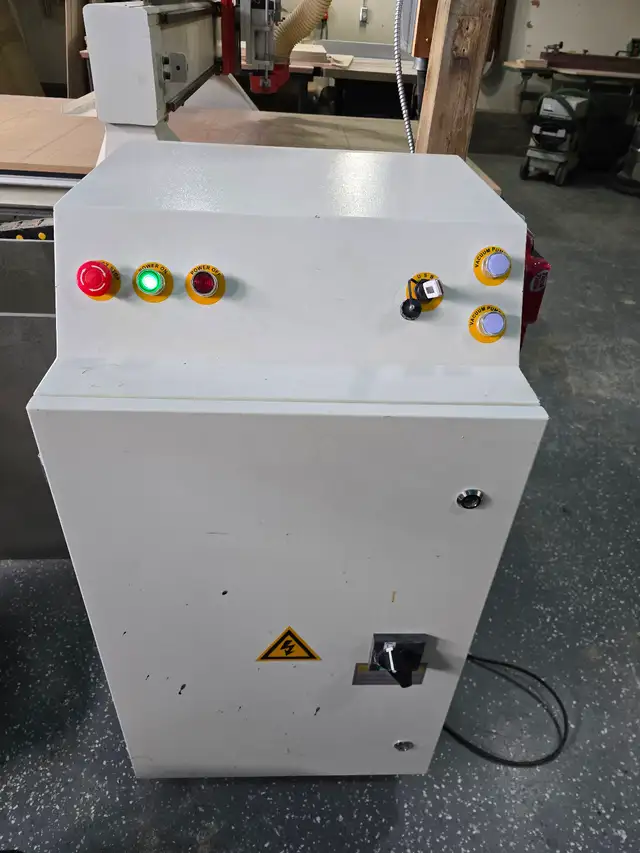 CanCam 4'x8' single phase vacuum table CNC router - Photo 3