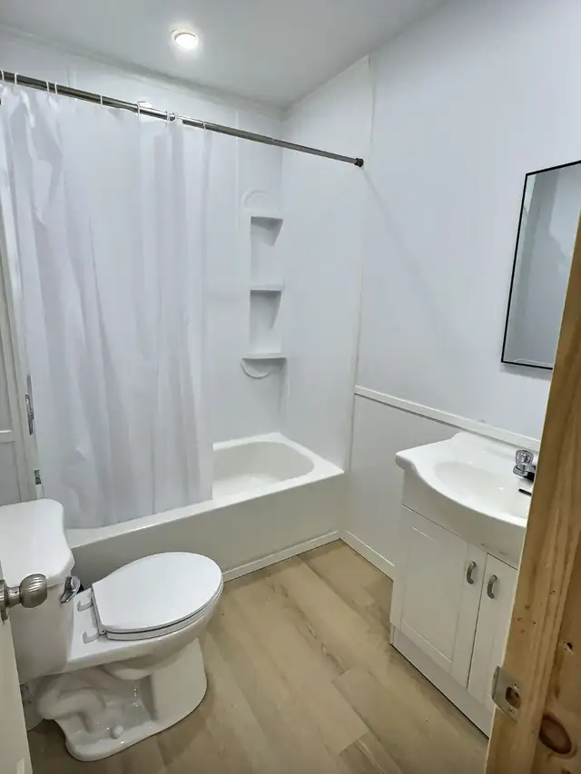 APPARTEMENT MEUBLÉ-TOUT INCLUS 4 CHAMBRES 6 1/2  -  CENTRE VILLE - Photo 10