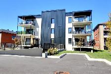 SAINT-LUC:  1471 rue Bernier . Luxueux 4.5 pieces avec garage