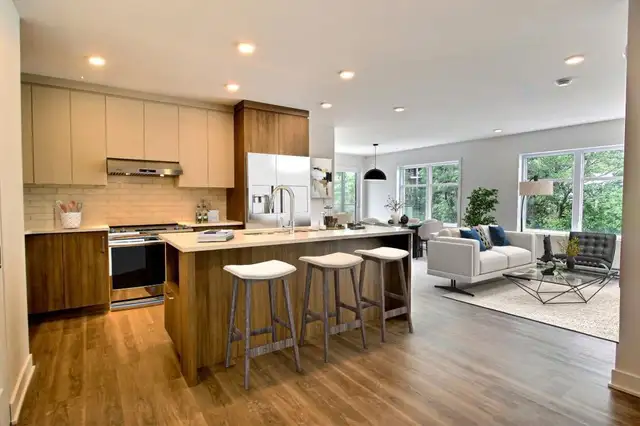 SAINT-LUC:  1471 rue Bernier . Luxueux 4.5 pieces avec garage - Photo 3