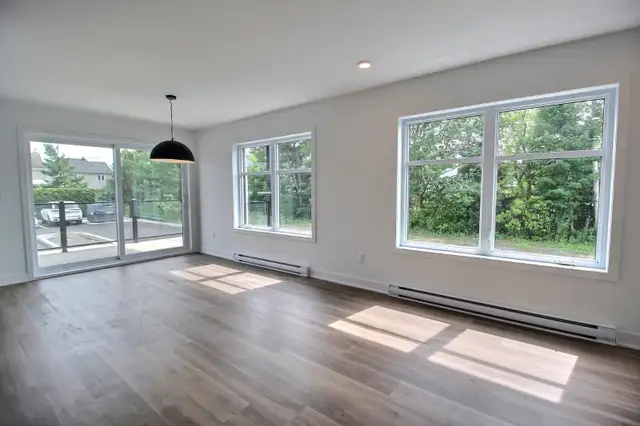 SAINT-LUC:  1471 rue Bernier . Luxueux 4.5 pieces avec garage - Photo 5