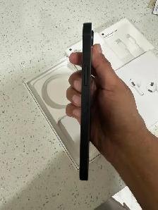 iPhone 16e 128gb Airpods/Fast Charger/Delivery - Photo 3