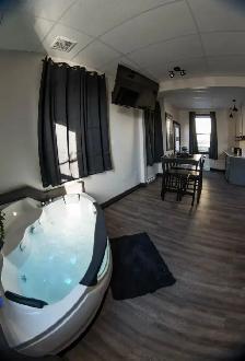 Bachelor jacuzzi suite
