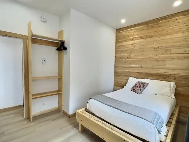 APPARTEMENT MEUBLÉ-TOUT INCLUS 2 CHAMBRES 4 1/2 CENTRE VILLE - Photo 9