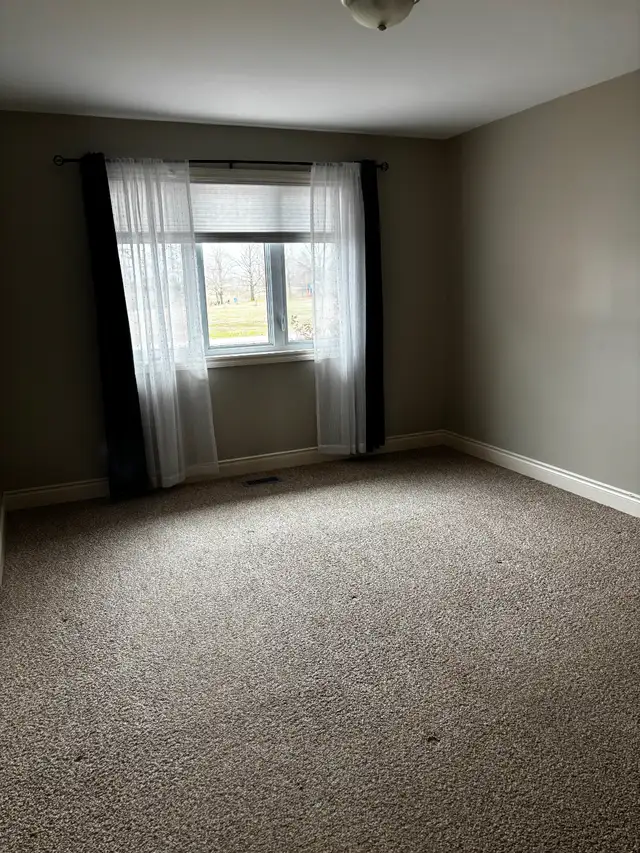two bedroom apartment for rent in Lindsay - Photo 3