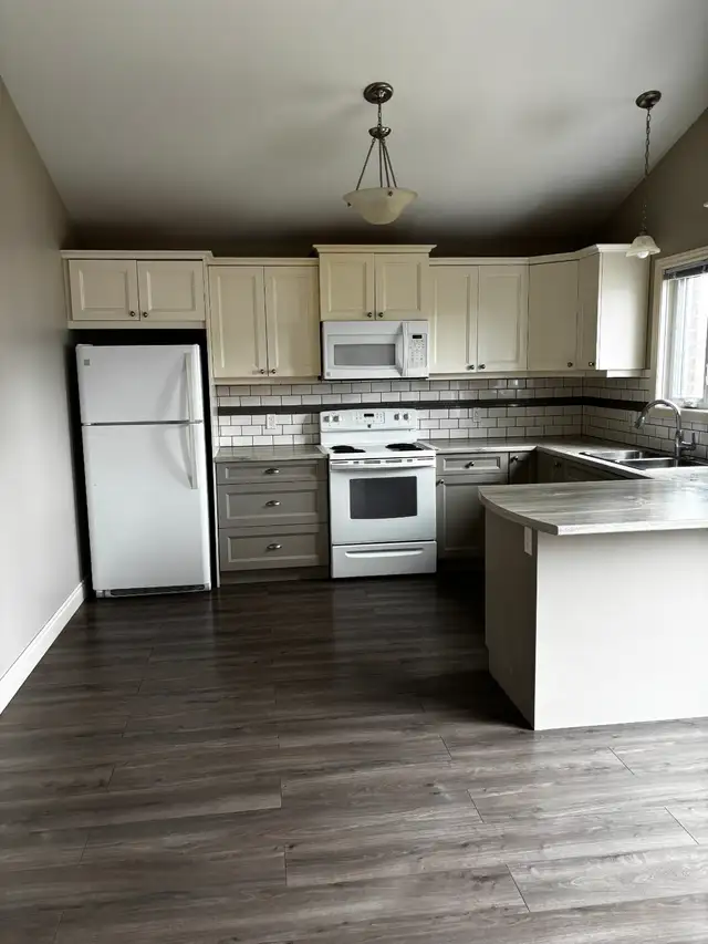 two bedroom apartment for rent in Lindsay - Photo 5