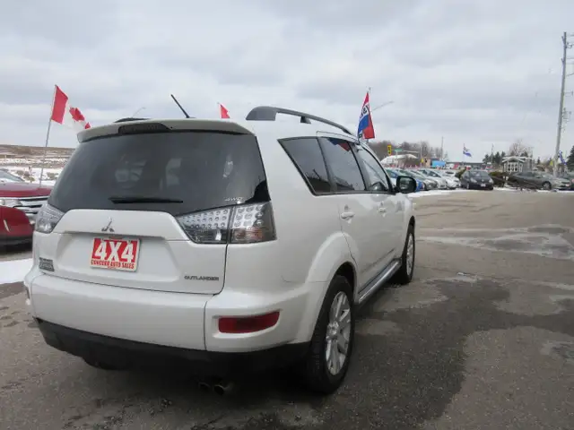 2011 Mitsubishi Outlander LS - Photo 6