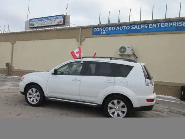 2011 Mitsubishi Outlander LS - Photo 9