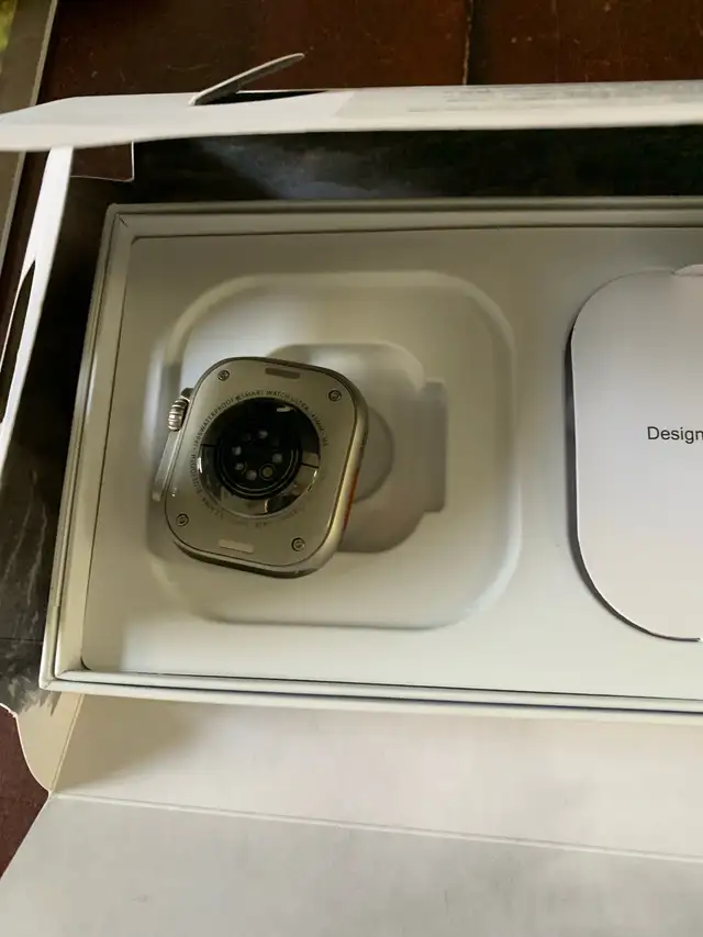 BNIB Apple Watch - Photo 2