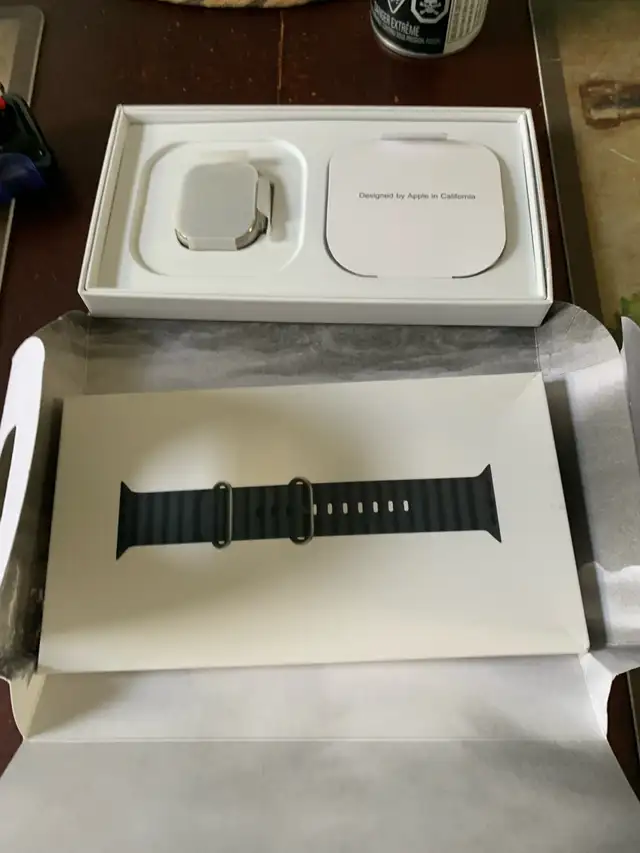 BNIB Apple Watch - Photo 4