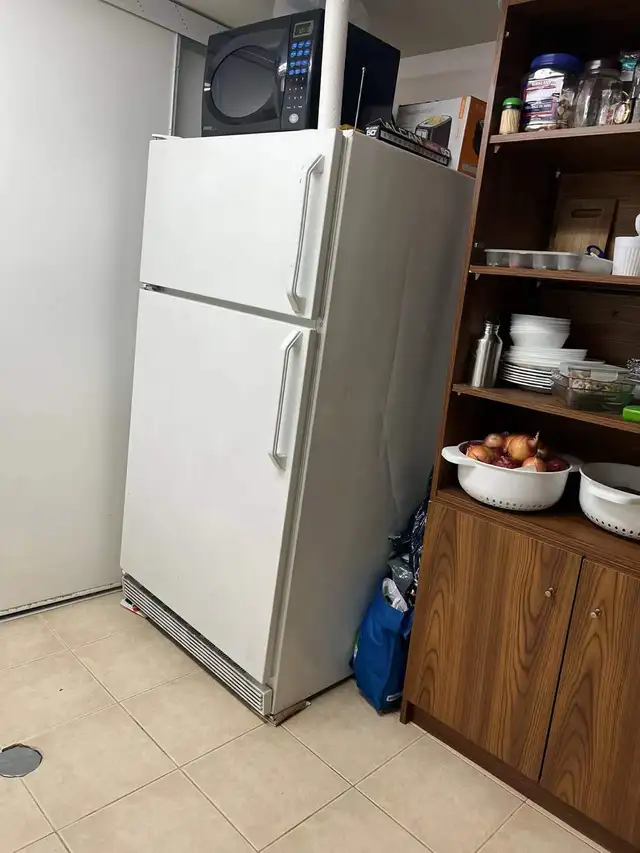 Finch/Midland one bedroom for rent - Photo 2