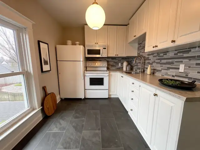 1 BED PLUS DEN, UPPER UNIT ST CATHERINES - Photo 3