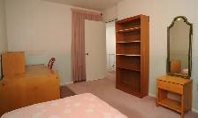 Finch/Warden - Clean, bright, quiet, large private 2nd floor rm. - Photo 5