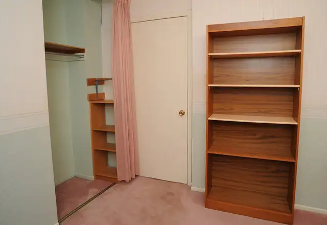 Finch/Warden - Clean, bright, quiet, large private 2nd floor rm. - Photo 6