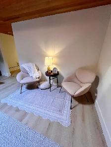 Room for Rent in Established RMT Wellness Space - Photo 3