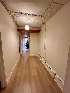 Room for Rent in Established RMT Wellness Space - Photo 6