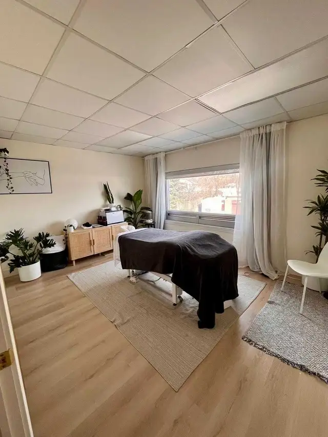 Room for Rent in Established RMT Wellness Space - Photo 8