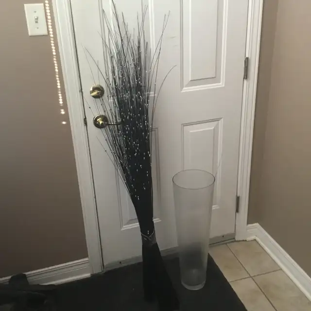 Decorative Glass Flower VaseCA$45